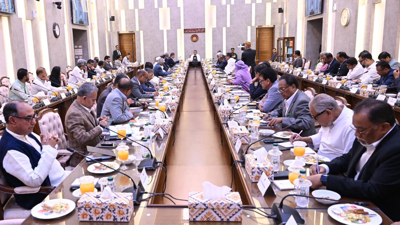 First cabinet meeting held