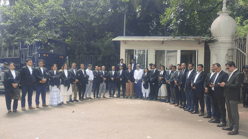 Two lawyers appear before ICT to explain Facebook remarks on verdict