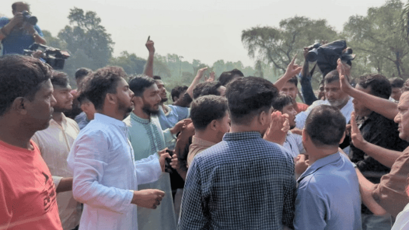 Scuffle breaks out between Jatiya Party, Chhatra Shakti activists at National Memorial