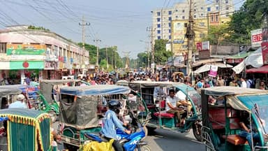 RU students block highway protesting attack on fellows