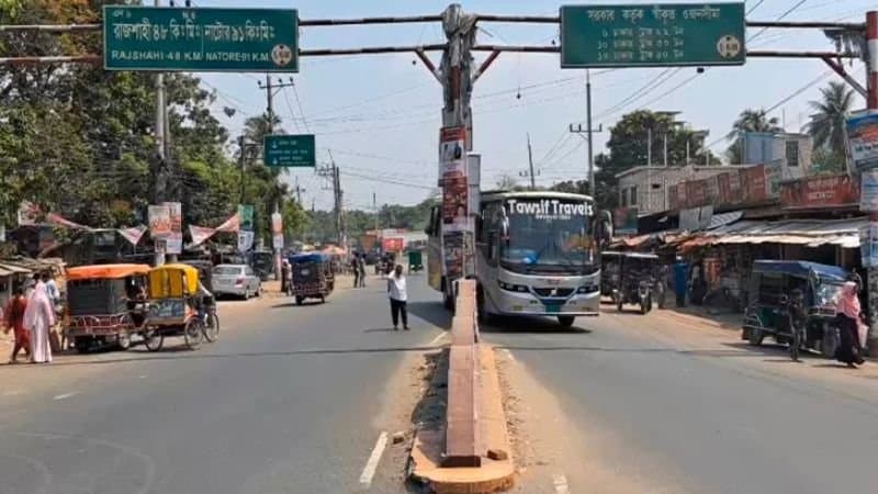 Bus services resume in Chapainawabganj after day-long suspension