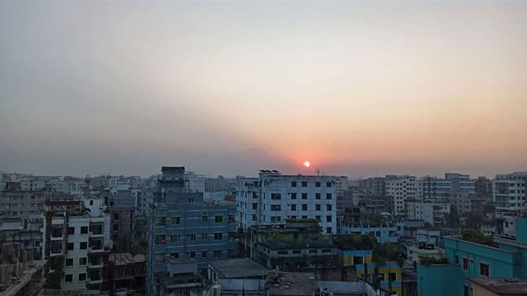 Sun appears in Dhaka after days of rain, temperatures may rise