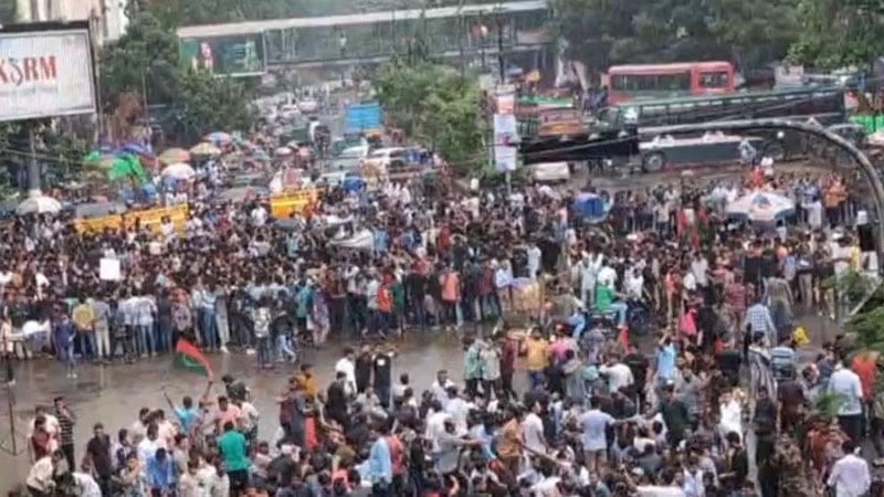 সাম্য হত্যার বিচার দাবিতে শাহবাগে ছাত্রদল, যান চলাচলে বাধা