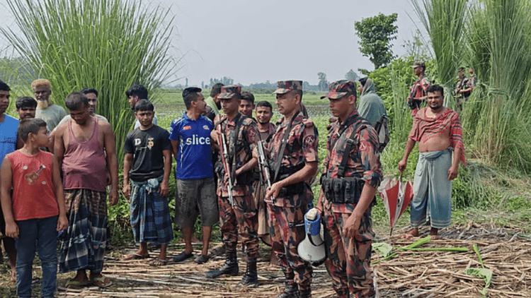 BSF tries to push in, BGB pushes back old man at Hatkhola border