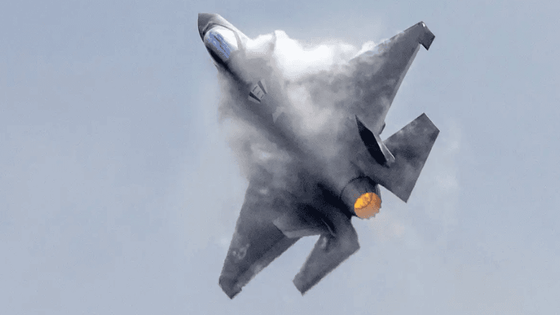 US Navy F-35 fighter jet crashes in California
