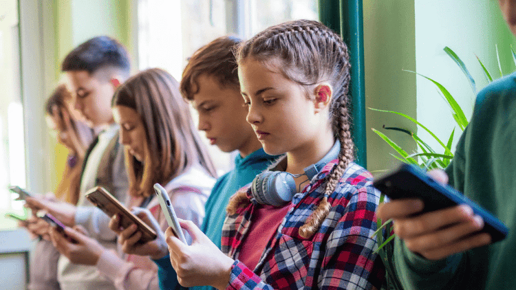 UK bans social media for children