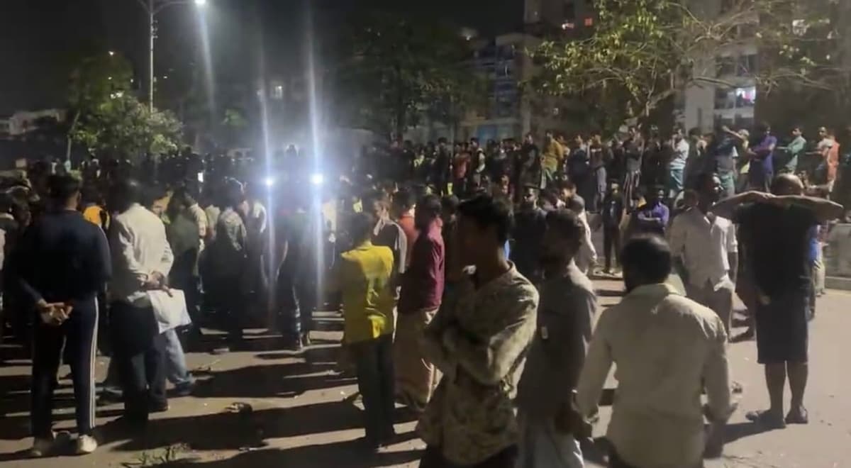 Shopping mall vandalised as security guards locked horn with rickshaw drivers