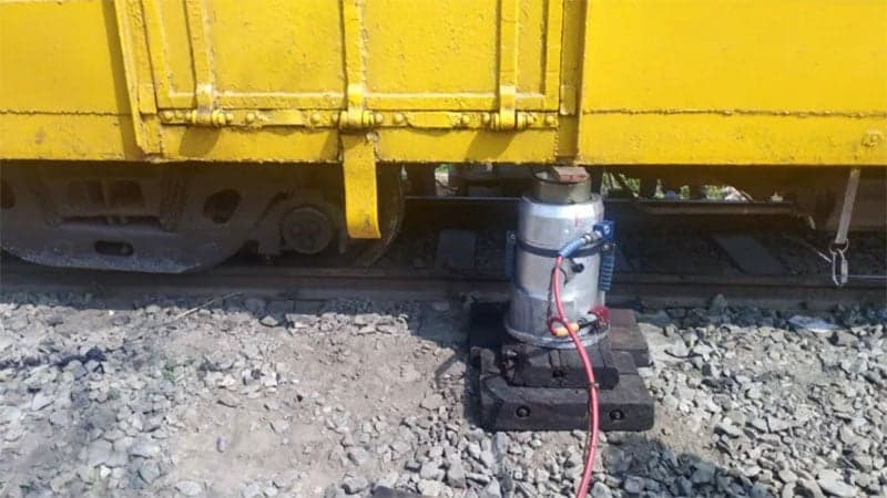 Train derailment disrupts rail communication with Rangpur