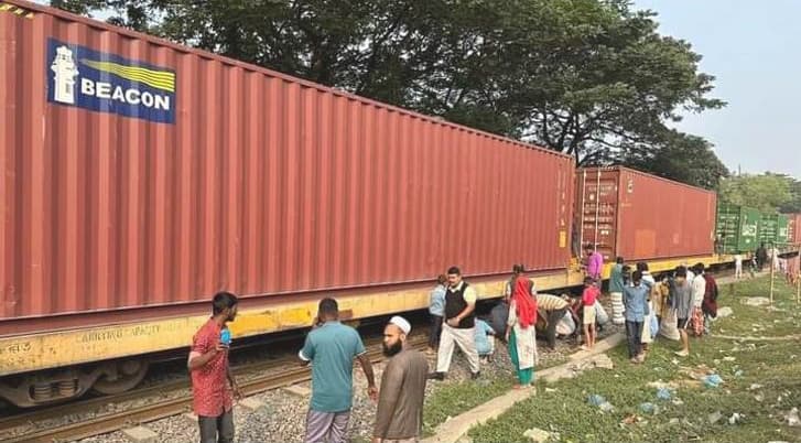 5 coaches of freight train derailed in Tongi