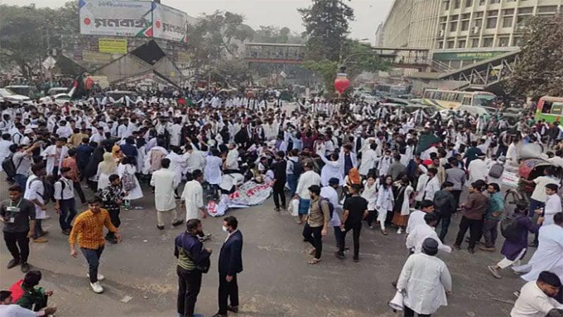 MATS students block Shahbagh, places 4-point demands