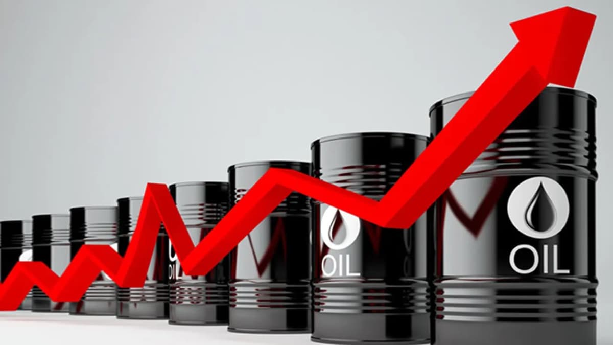 Oil prices rise 4 percent in global market amid Hormuz tensions