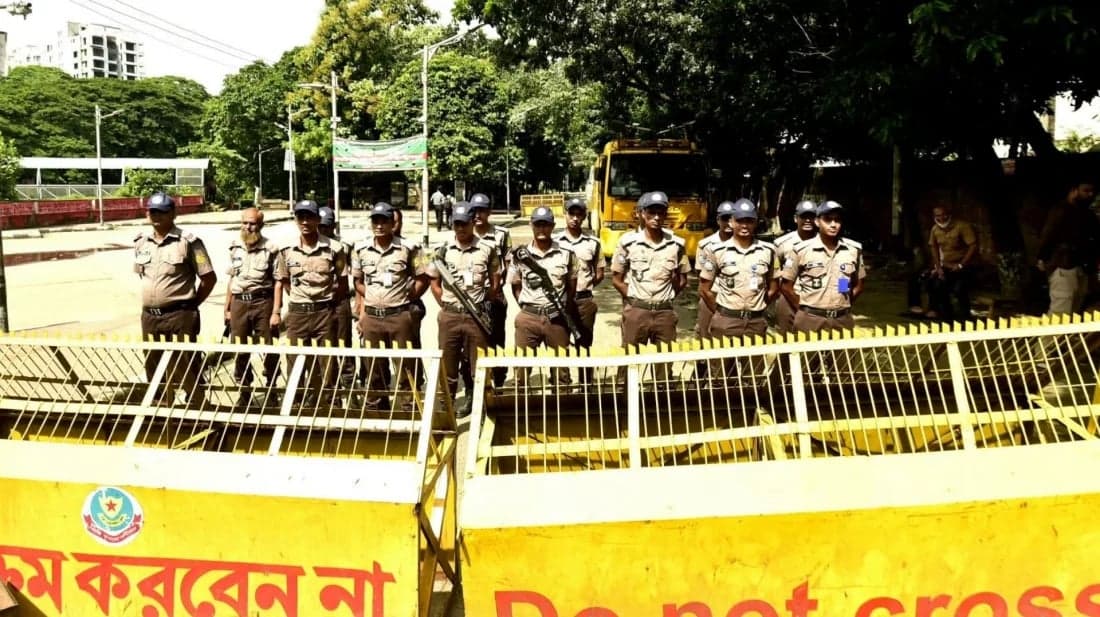 Four detained from Dhanmondi 32, security tightened