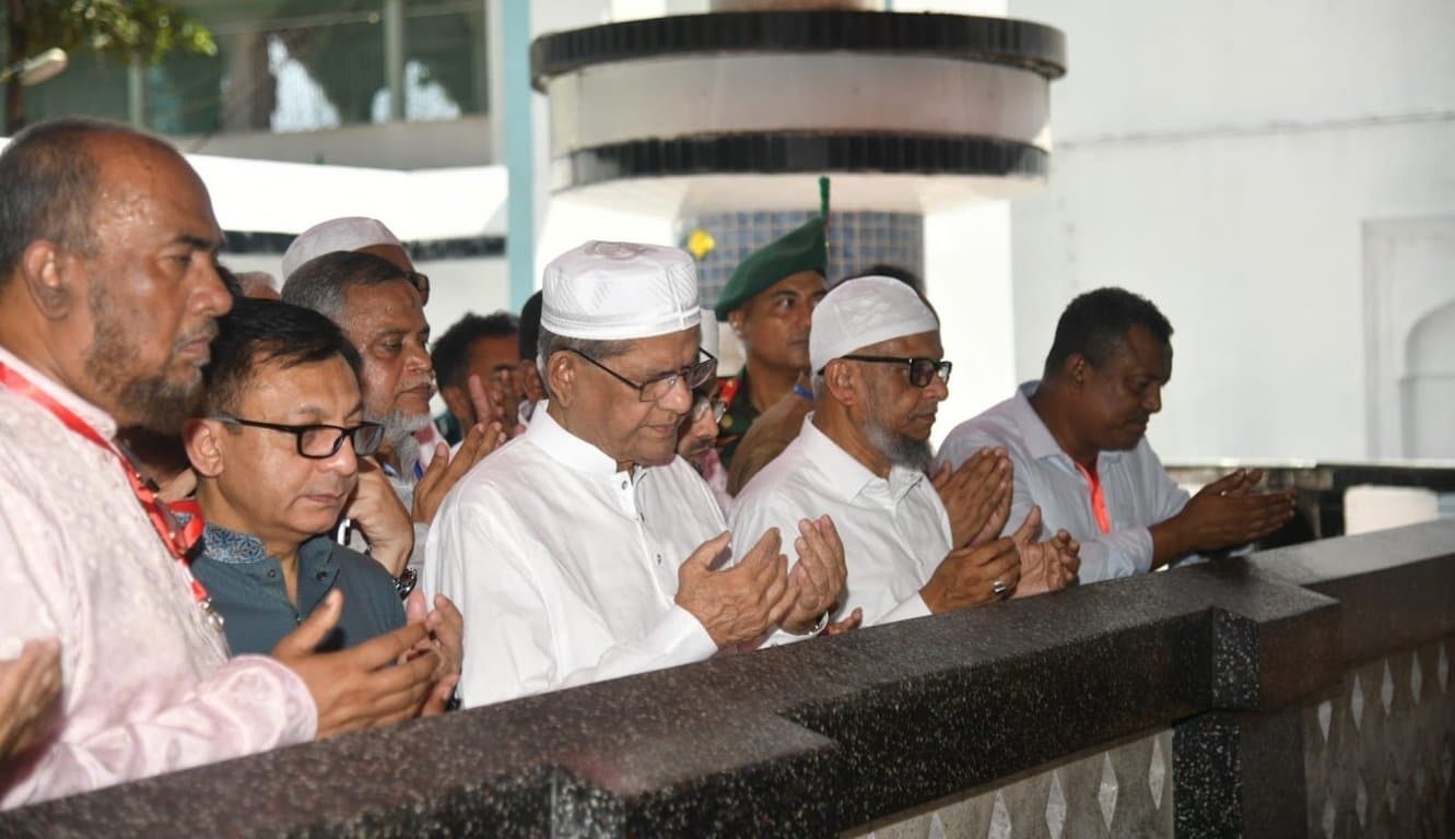 President visits shrines of Hazrat Shahjalal, Shahparan in Sylhet