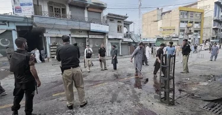 Suicide bombing at Pakistan police station kills 14, injures 22 in Swat