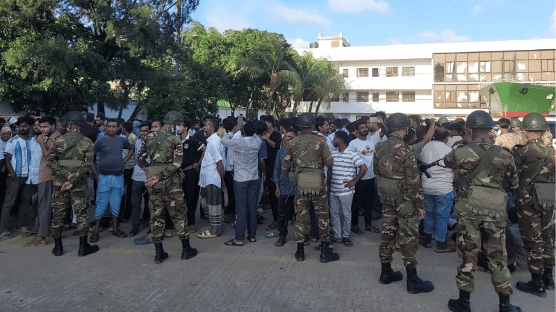 Workers' deaths at shipyard spark mob violence, army deployed