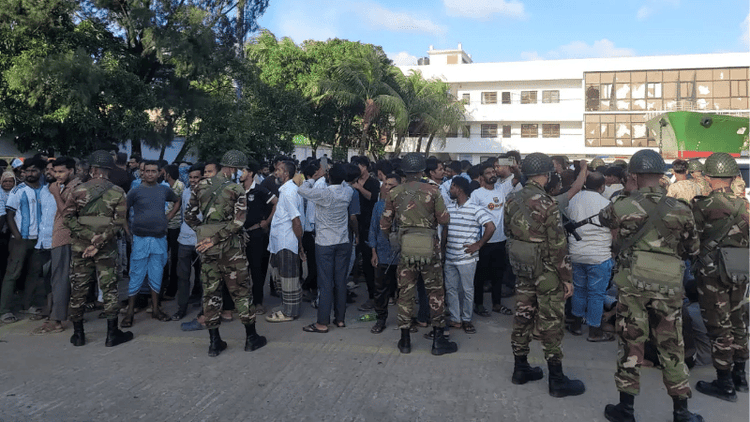 Workers' deaths at shipyard spark mob violence, army deployed