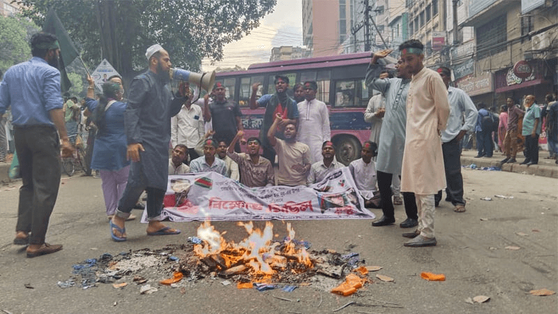 Gono Odhikar Parishad blocks Bijoynagar road