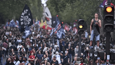 Over 400 detained as France student protests escalate