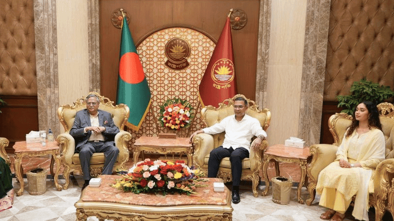 PM calls on President on Independence Day