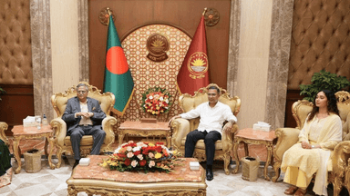 PM calls on President on Independence Day