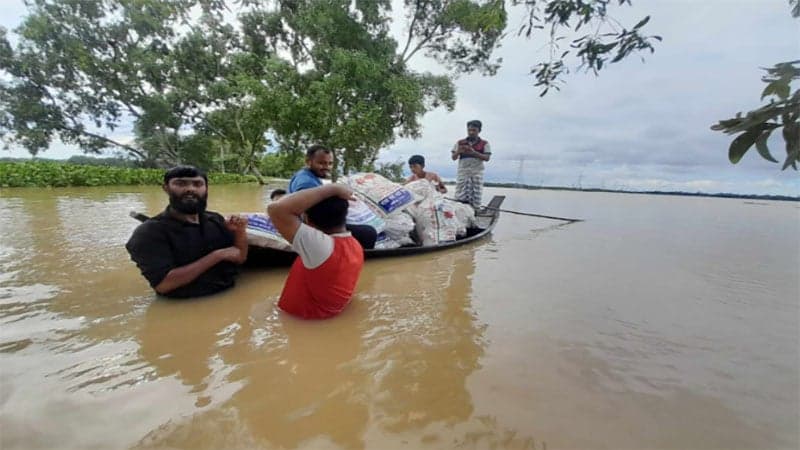 কুমিল্লায় গোমতীর পানি এখনো বিপৎসীমার ওপরে, বাঁধ ভাঙনের আতঙ্কে এলাকাবাসী