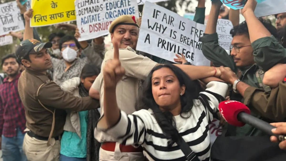 Delhi protests spread across India, ban on gatherings in Mumbai