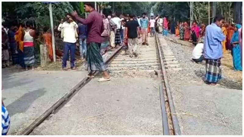 Two crushed under wheels of train in Rajbari