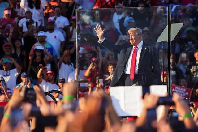 Man with loaded gun arrested near Trump's rally