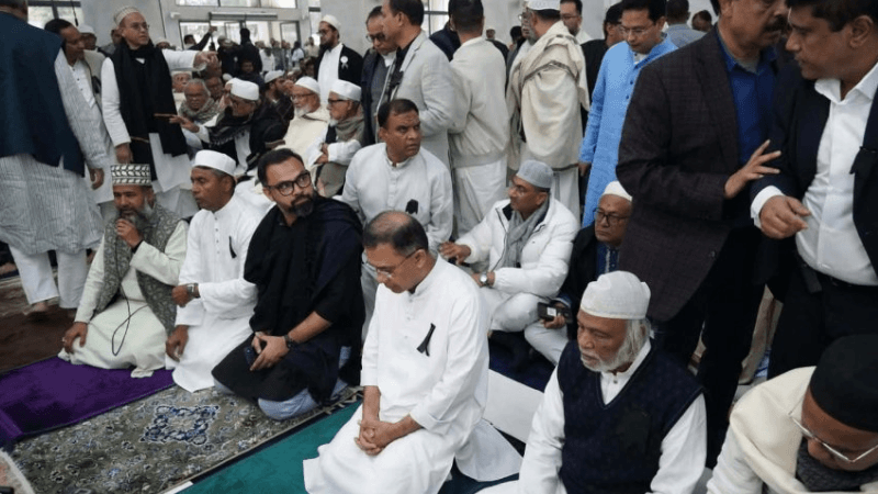 Tarique Rahman attends doa and milad at Azad Mosque for his mother