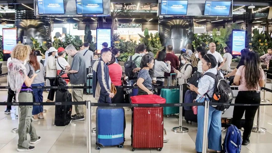 Flight operations resume at 8 Indonesian airports after volcanic disruption