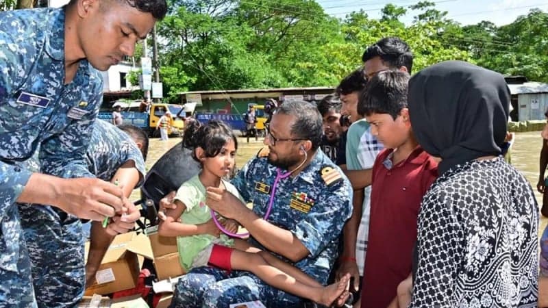 বন্যার্তদের চিকিৎসা সংকট দূর করুন