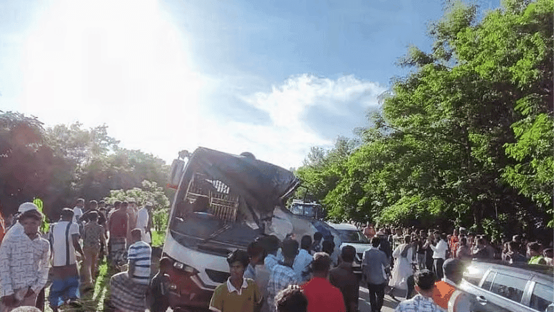 3 killed as standing bus hit on expressway