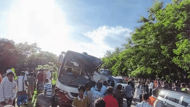 3 killed as standing bus hit on expressway