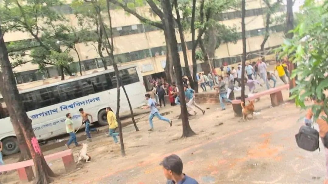Clash between two factions of JnU Chhatra Dal, 4 injured
