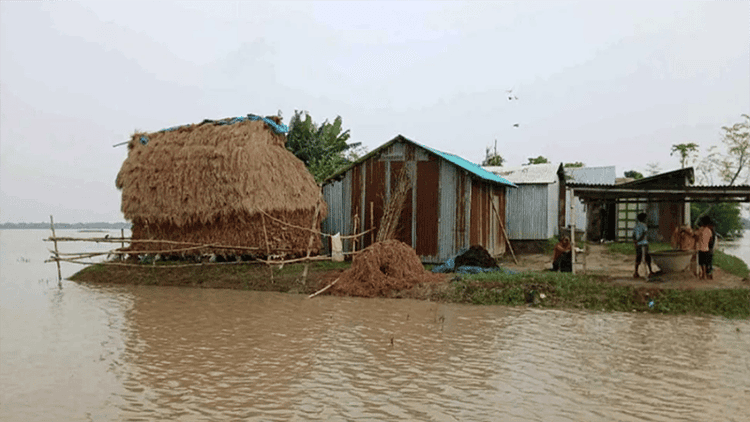 Heavy rainfall pushes seven rivers above danger level in country's northeast part