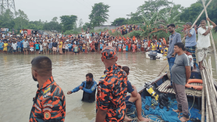 Schoolboy dies, cousin still missing after Jamuna River tragedy in Pabna
