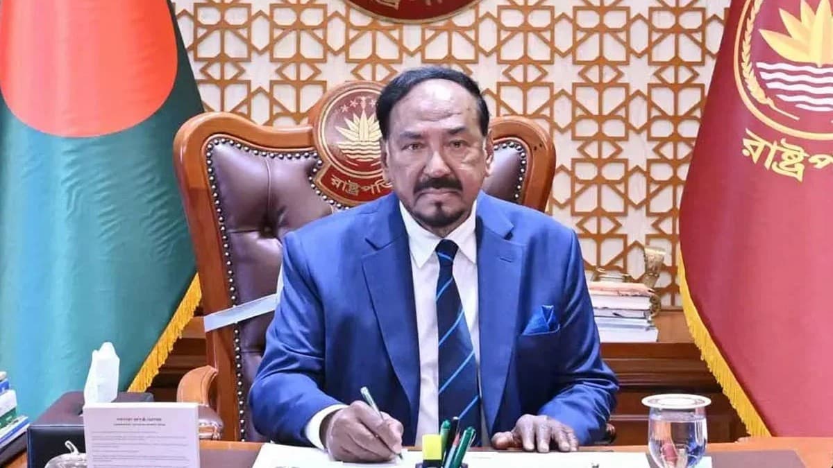 Acting President Hafiz Uddin Ahmed leaves Bangabhaban