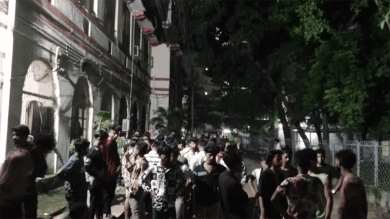 One killed as rival groups clash over alleged extortion money at Sadarghat