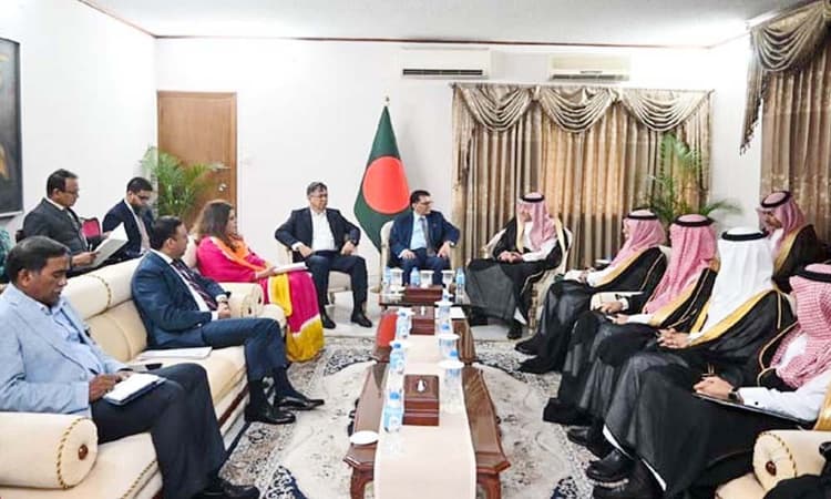 Saudi Deputy Minister holds joint meeting with Foreign Minister, Home Minister