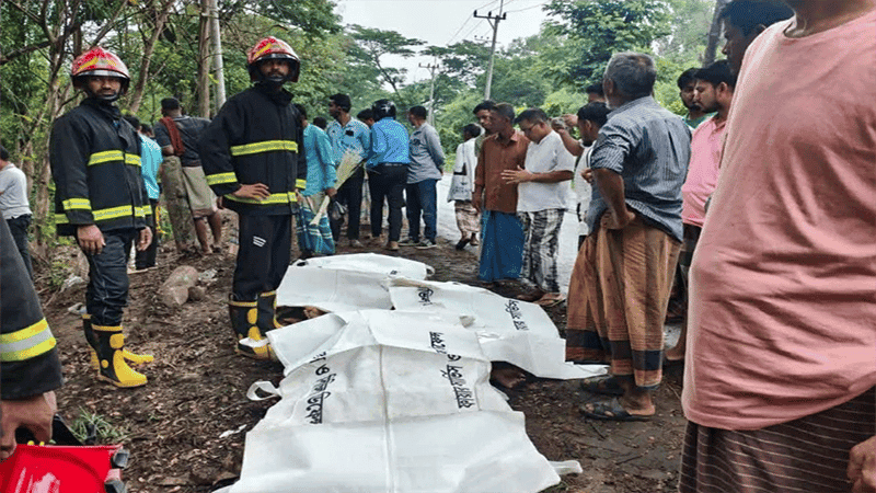 3 killed as microbus falls into ditch on Ctg-Cox's Bazar highway