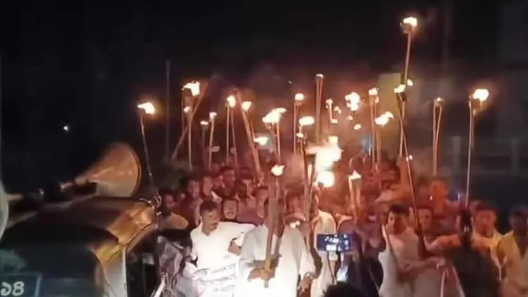 Banned Awami League holds torch rally in Banshkhali