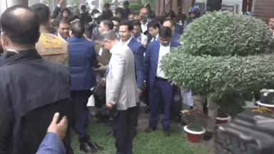 Tarique Rahman touches homeland barefoot