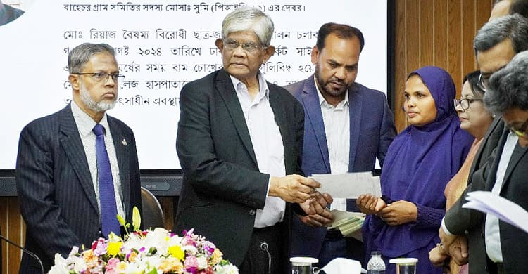 Finance Adviser urges not to scrutinise govt's mistakes too closely