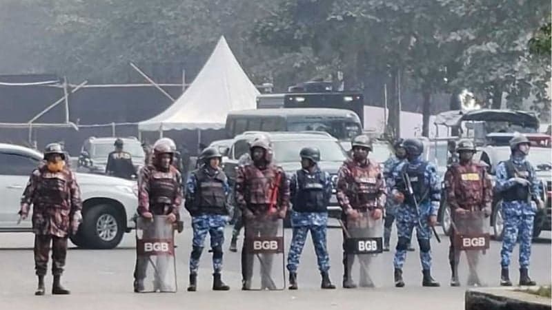 Public urged avoid using Mirpur road to reach Manik Mia Avenue