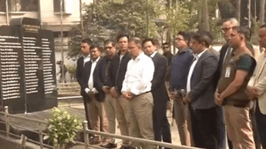 Tarique Rahman pays tribute at graves of Pilkhana martyrs
