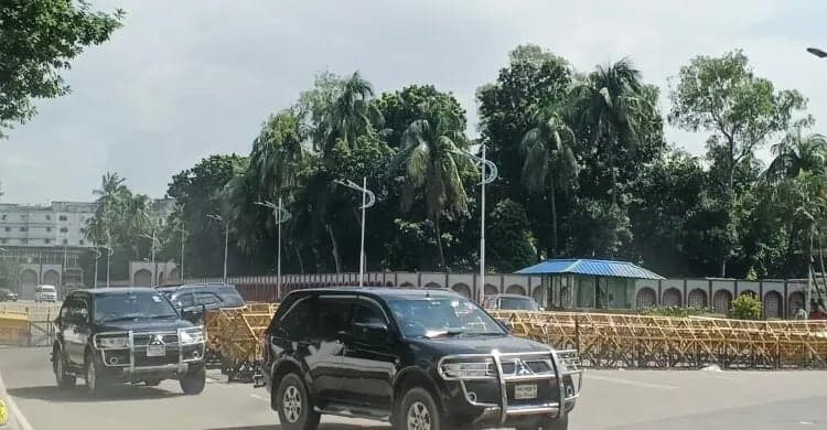 Shahabuddin leaves Bangabhaban for Gulshan residence