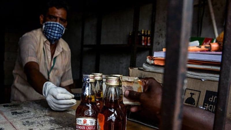 Toxic alcohol brew kills 34 in India