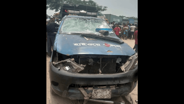 Police attacked, vehicle vandalised in Cumilla over three-wheeler seizure