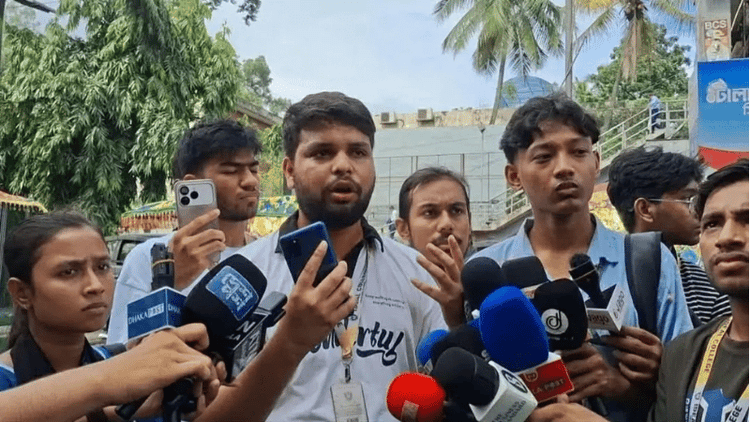 Students raise new demands while upholding Education Minister's resignation