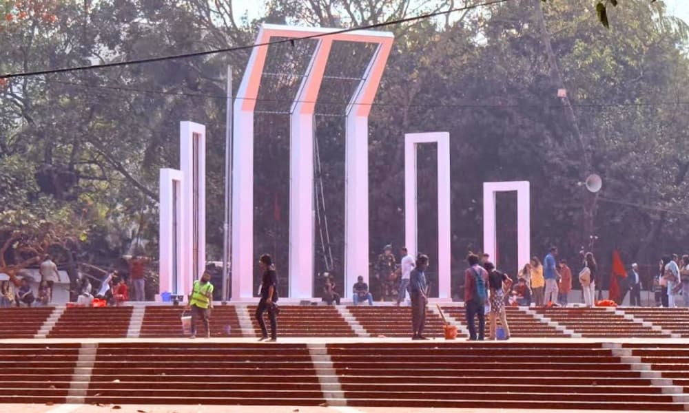 Final preparations underway at Shaheed Minar ahead of February 21